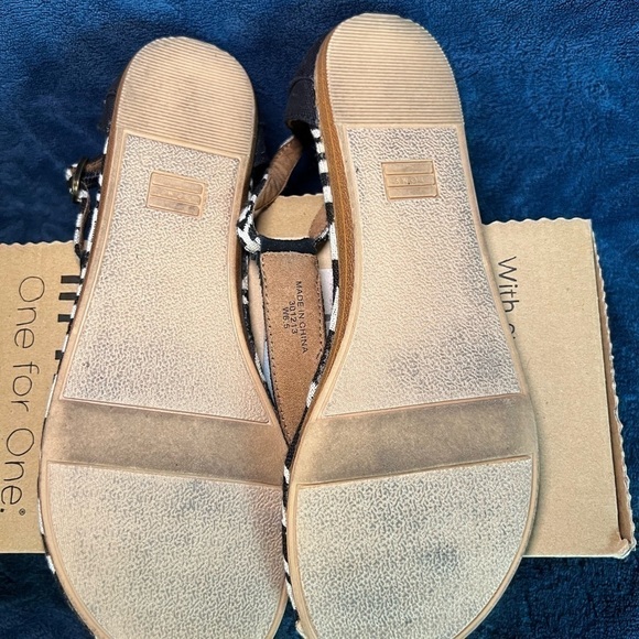 Toms Playa Aztec Thong Black and White Print Sandal Size 6.5 with original Box - Picture 6 of 6